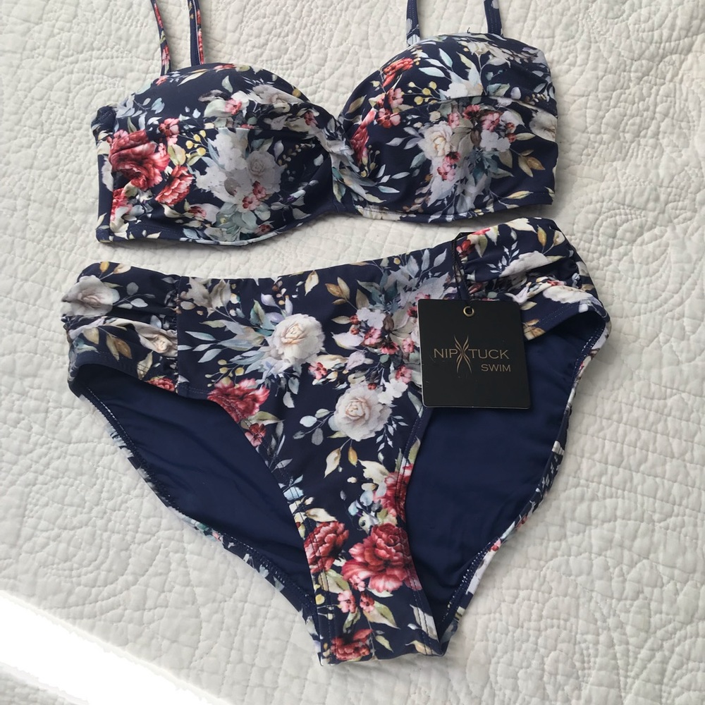 Nip Tuck Swim Navy Floral Interlude Jacinta Twist Front Bikini Set Size 4 NWT